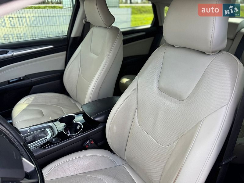 Седан Ford Fusion 2016 в Умані