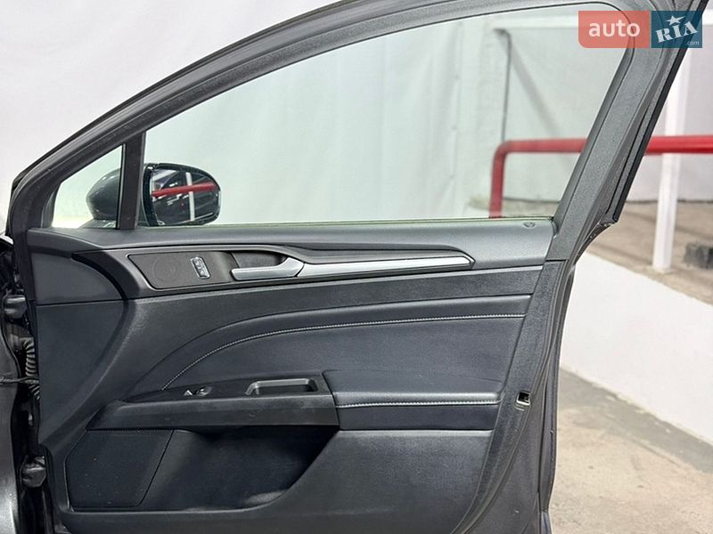 Седан Ford Fusion 2016 в Одесі