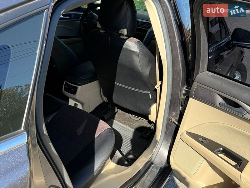 Седан Ford Fusion 2016 в Гореничах