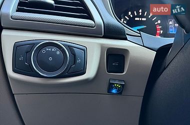 Седан Ford Fusion 2016 в Гореничах