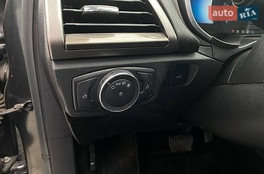 Седан Ford Fusion 2019 в Львове