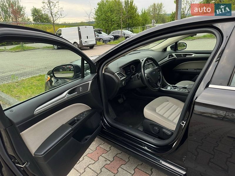 Седан Ford Fusion 2019 в Львове