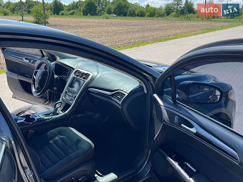 Седан Ford Fusion 2015 в Буську