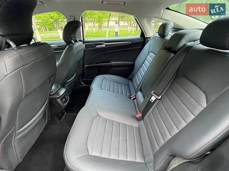 Седан Ford Fusion 2013 в Одесі