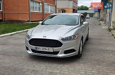 Седан Ford Fusion 2016 в Чорткове