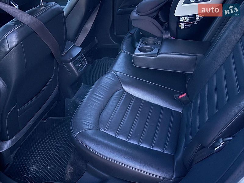 Седан Ford Fusion 2013 в Павлограді