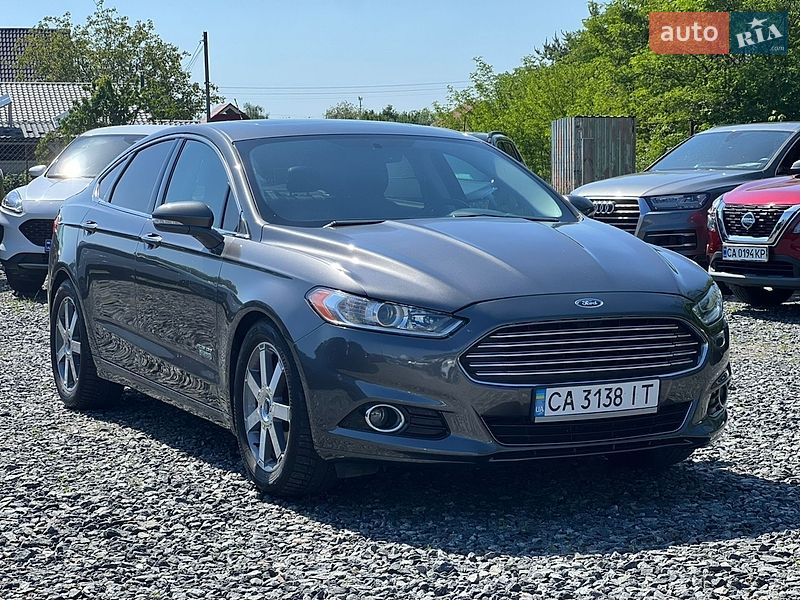 Седан Ford Fusion 2015 в Умани