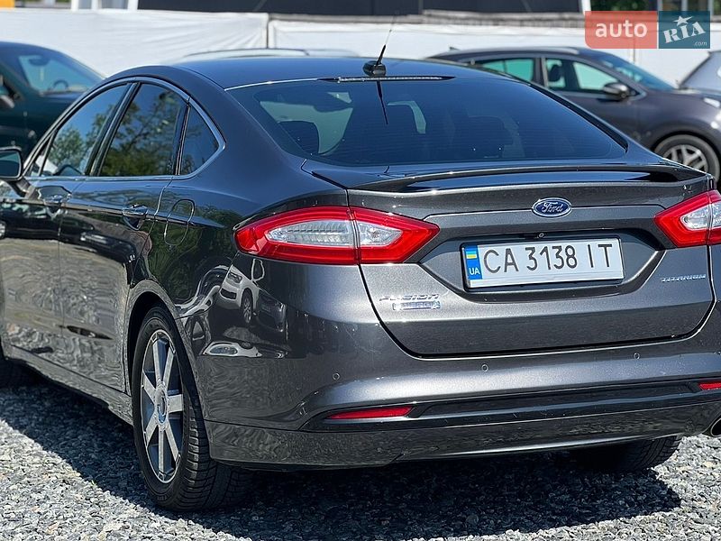 Седан Ford Fusion 2015 в Умани