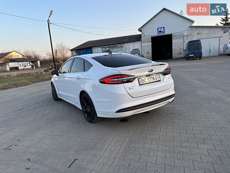 Седан Ford Fusion 2016 в Снятині