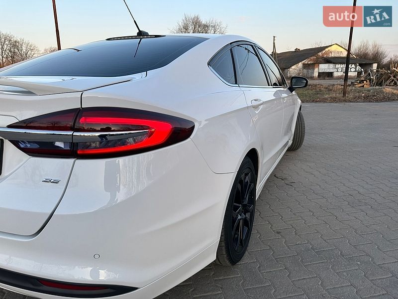 Седан Ford Fusion 2016 в Снятині
