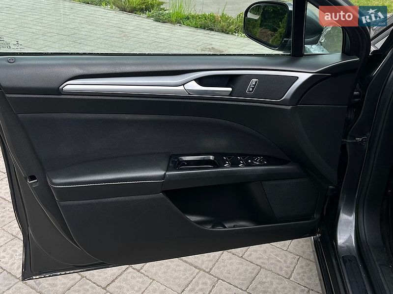 Седан Ford Fusion 2016 в Львове