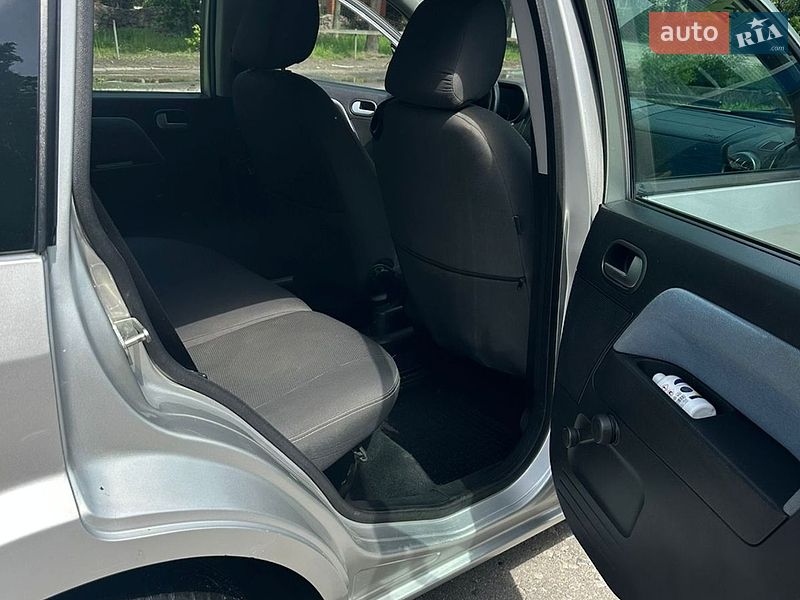 Хетчбек Ford Fusion 2005 в Звягелі