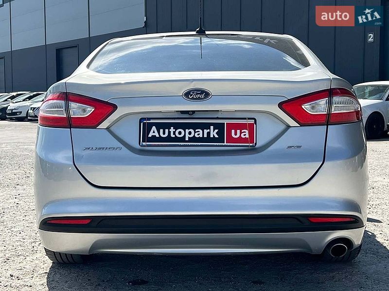 Седан Ford Fusion 2015 в Львове