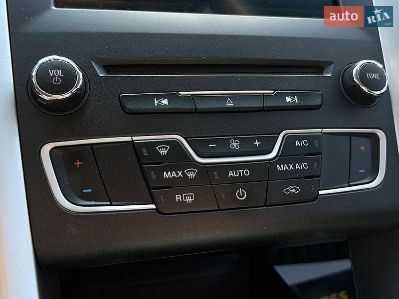 Седан Ford Fusion 2016 в Львові
