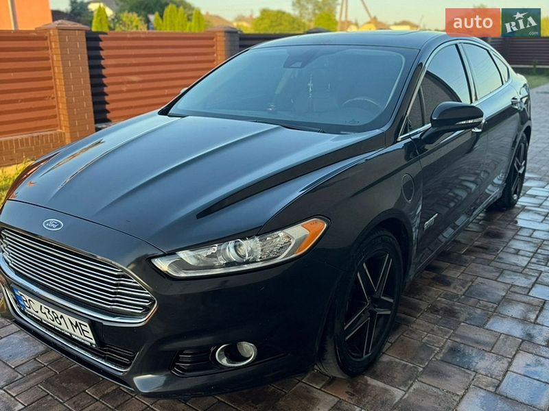 Седан Ford Fusion 2013 в Стрию