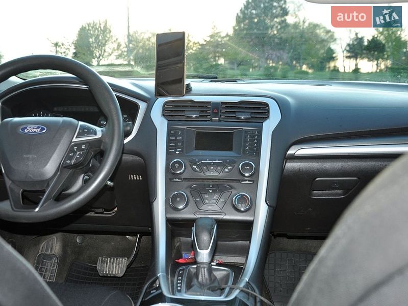 Седан Ford Fusion 2016 в Ужгороді
