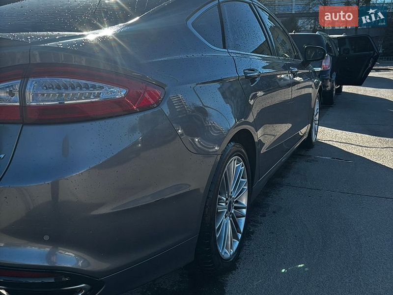 Седан Ford Fusion 2014 в Львові