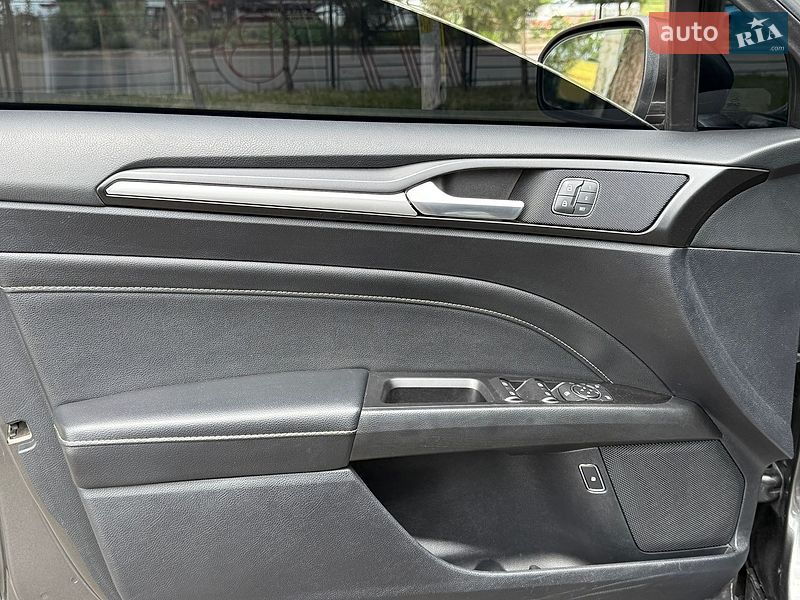 Седан Ford Fusion 2019 в Одесі