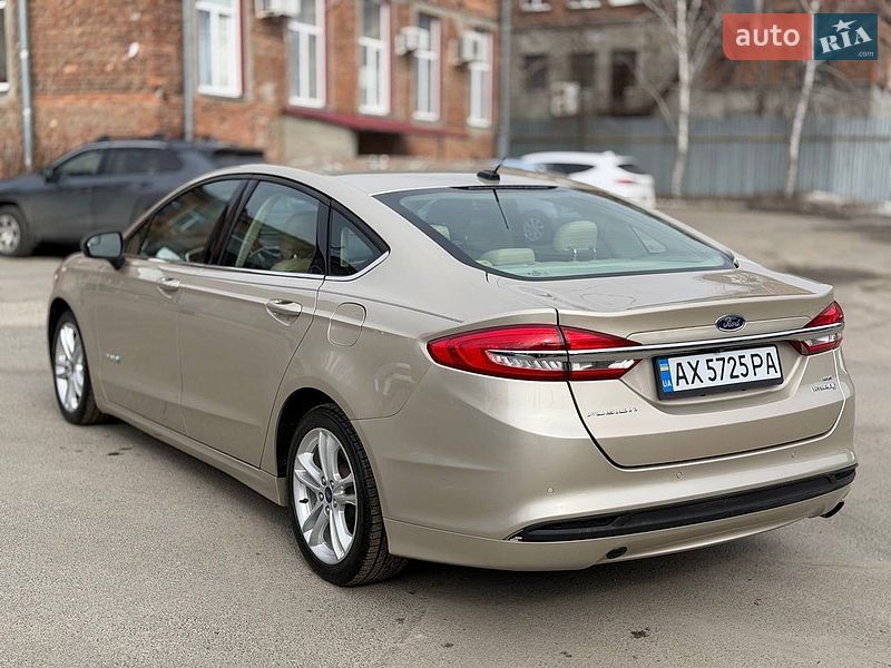 Седан Ford Fusion 2018 в Чернівцях