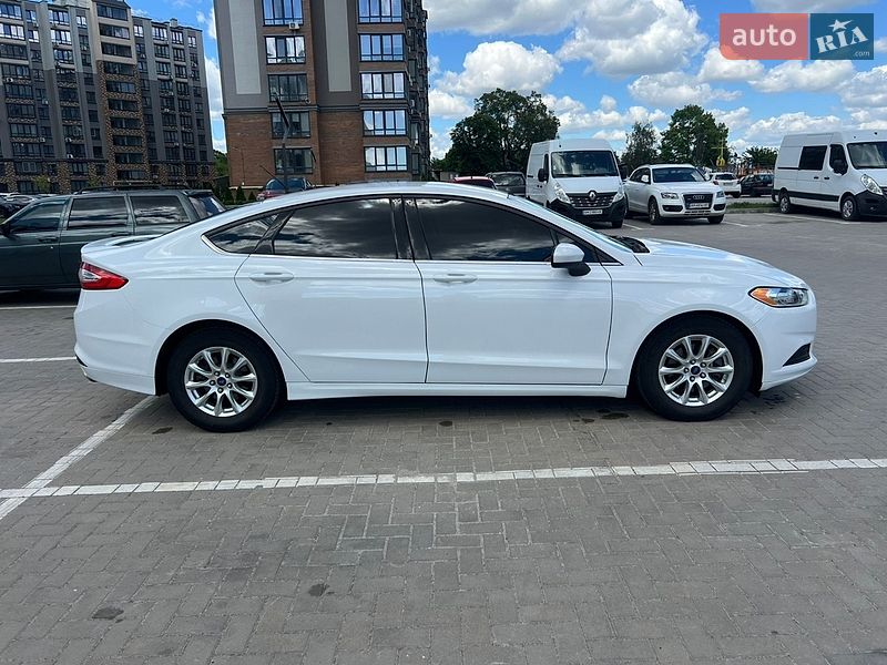 Седан Ford Fusion 2015 в Житомирі