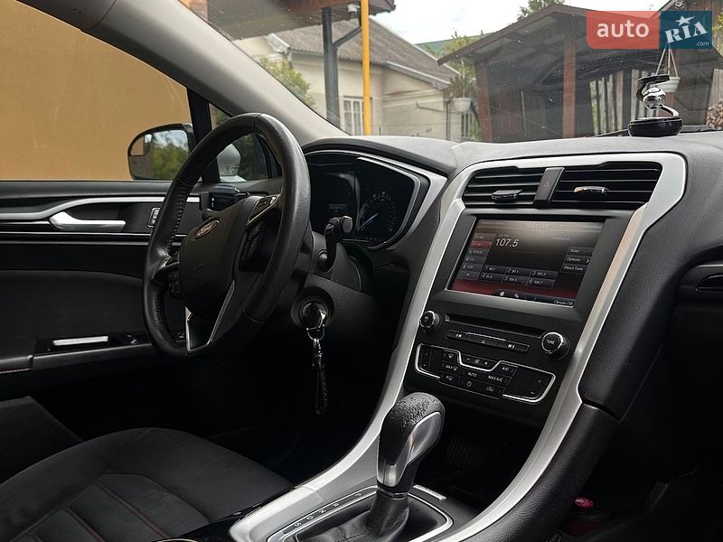 Седан Ford Fusion 2015 в Львові