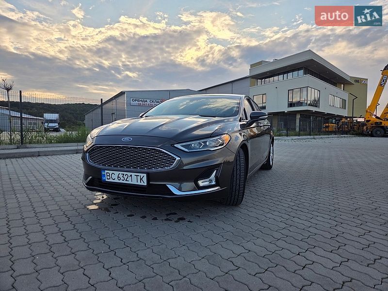 Седан Ford Fusion 2019 в Львові