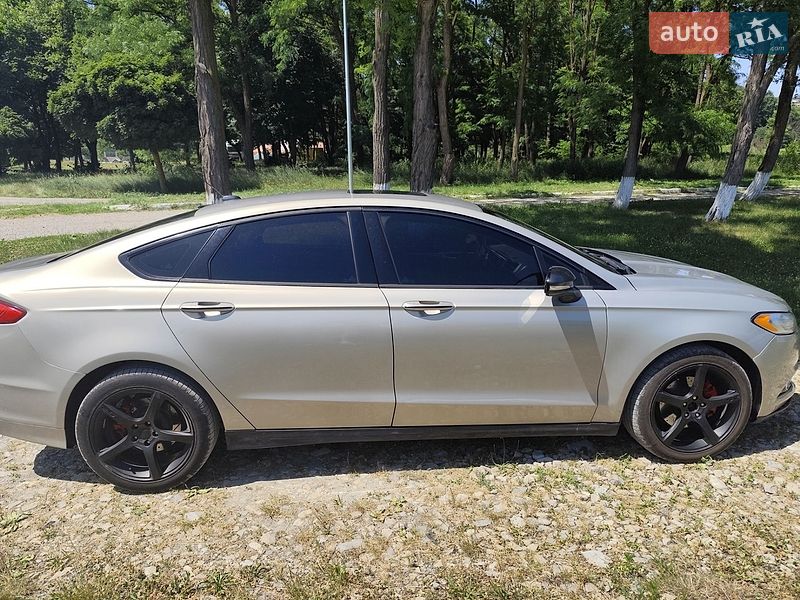 Седан Ford Fusion 2014 в Калуші