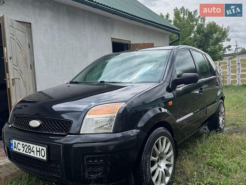 Хэтчбек Ford Fusion 2005 в Луцке