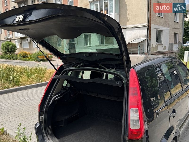 Хэтчбек Ford Fusion 2005 в Луцке