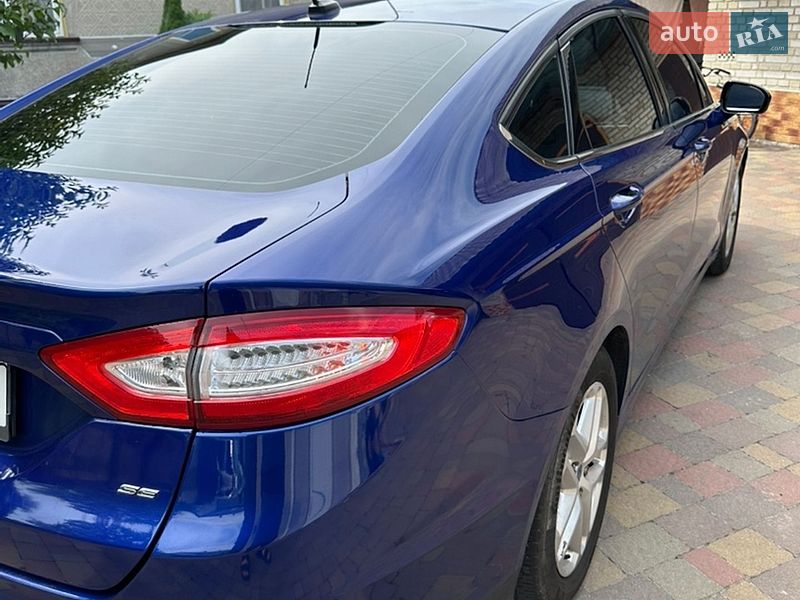 Седан Ford Fusion 2015 в Львові