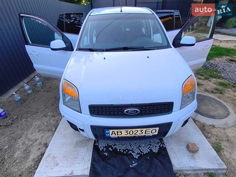 Хэтчбек Ford Fusion 2012 в Немирове