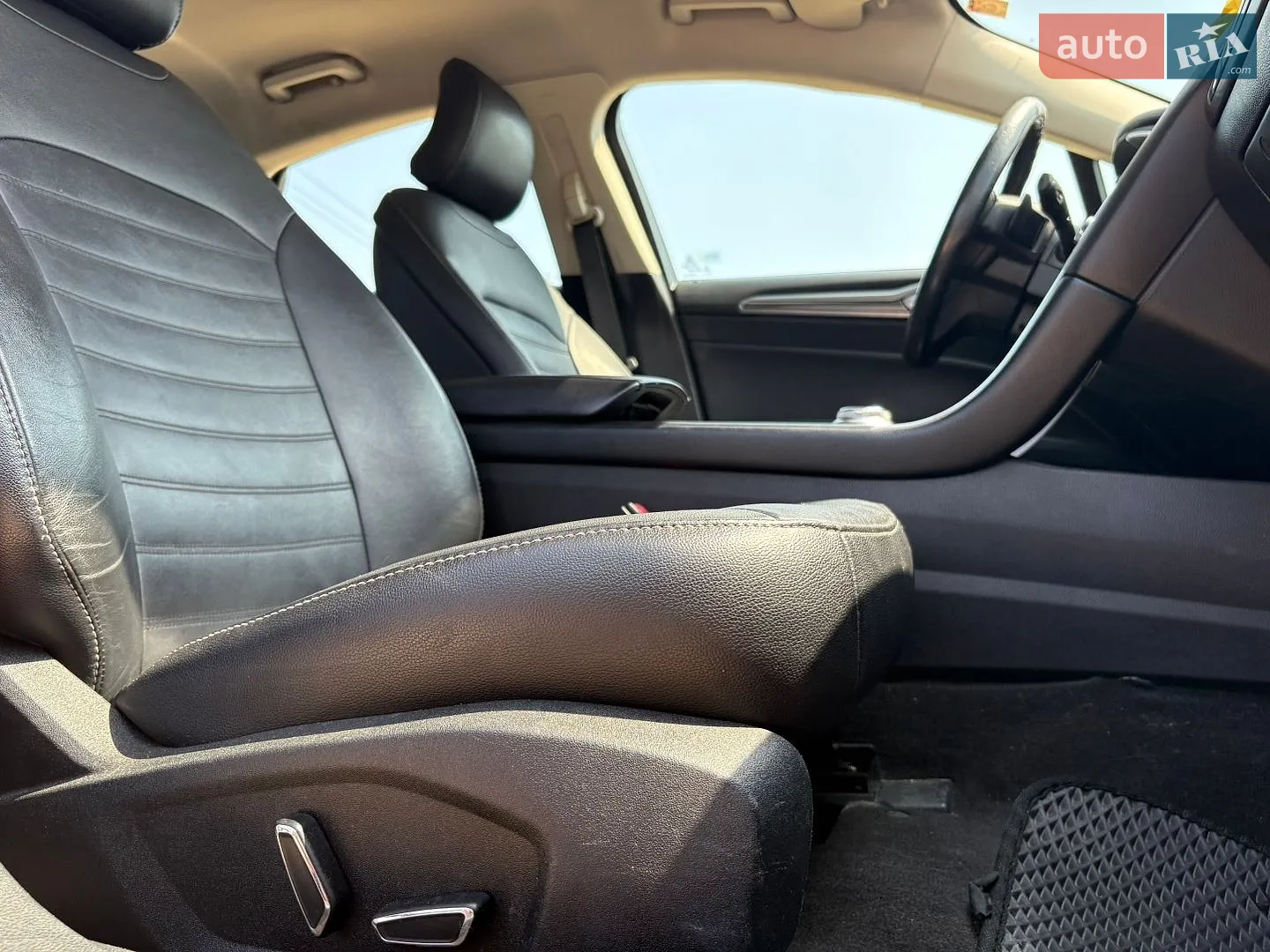 2016 Ford Fusion - мініатюра 27