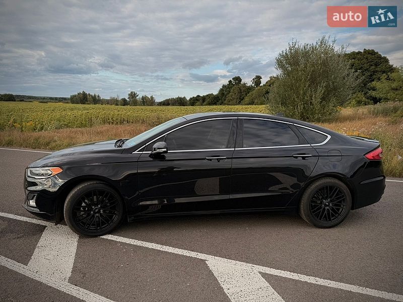 Седан Ford Fusion 2019 в Прилуках