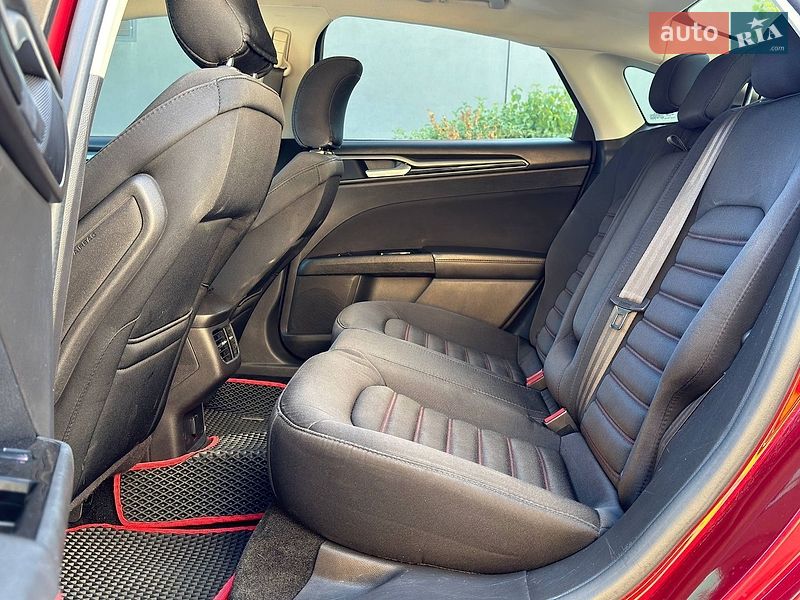Седан Ford Fusion 2015 в Львові