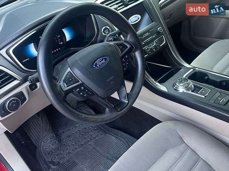 Седан Ford Fusion 2019 в Ужгороді