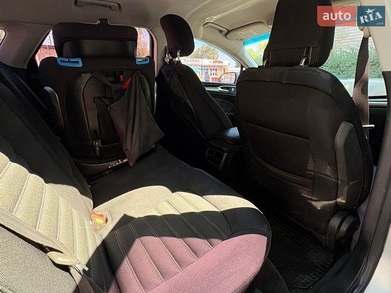 Седан Ford Fusion 2013 в Кам'янському
