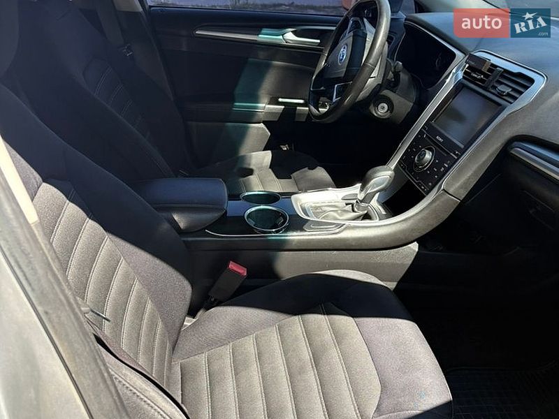 Седан Ford Fusion 2013 в Кам'янському