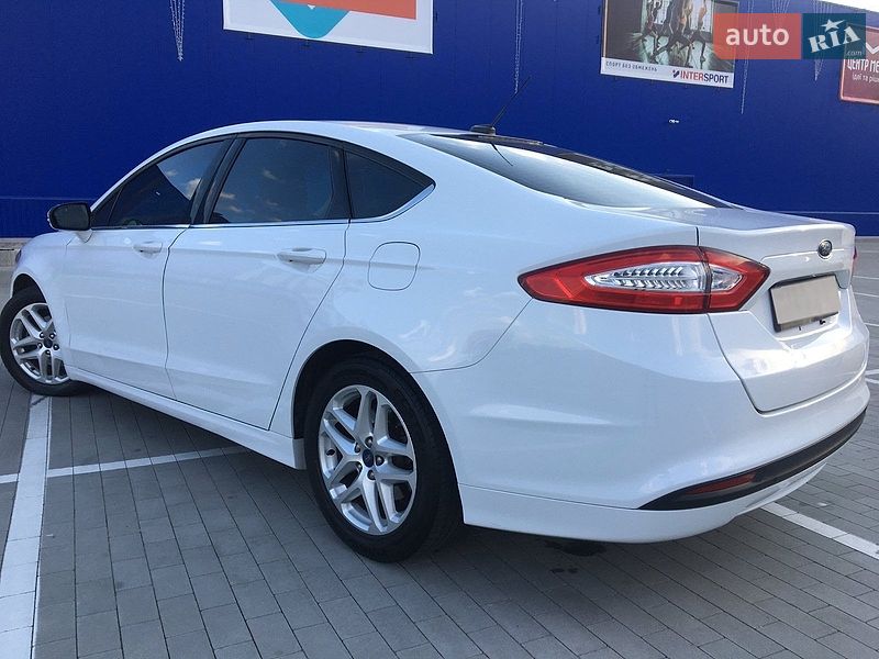 Седан Ford Fusion 2013 в Одесі