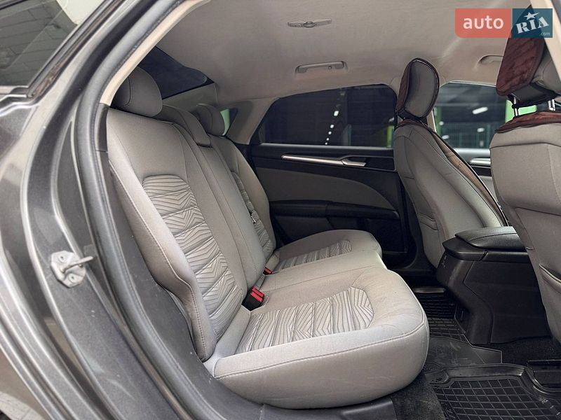Седан Ford Fusion 2016 в Близнюках