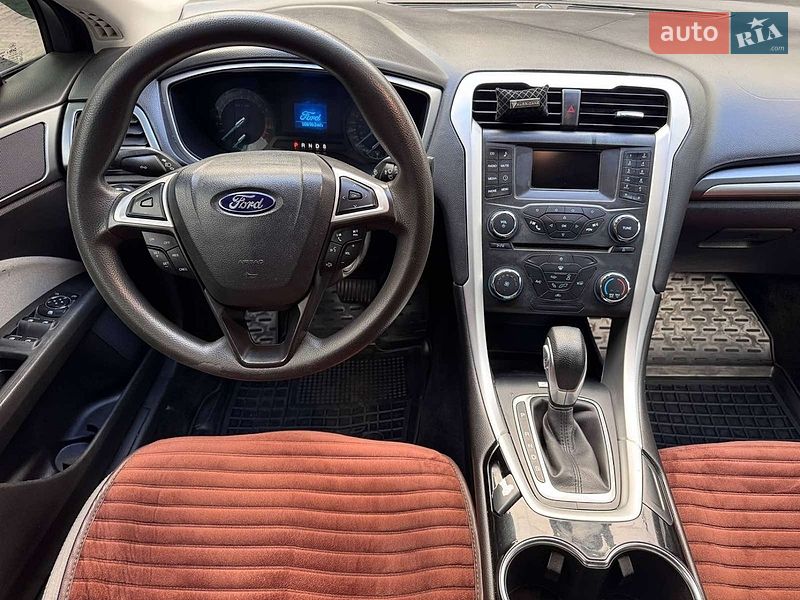 Седан Ford Fusion 2016 в Близнюках
