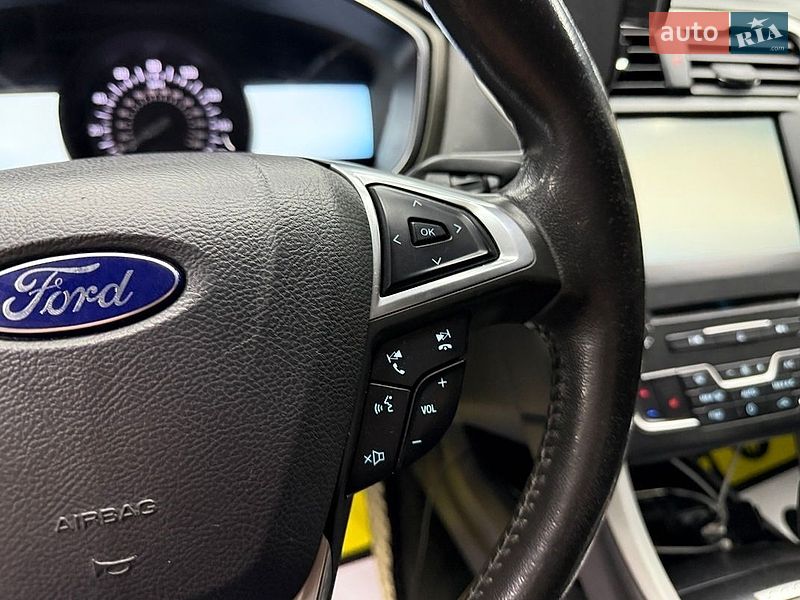 Седан Ford Fusion 2015 в Черновцах