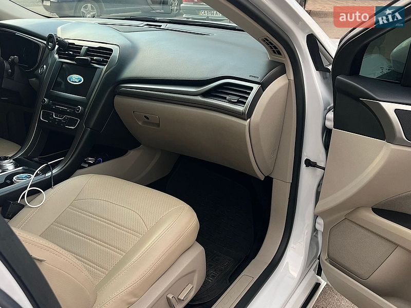 Седан Ford Fusion 2017 в Смілі