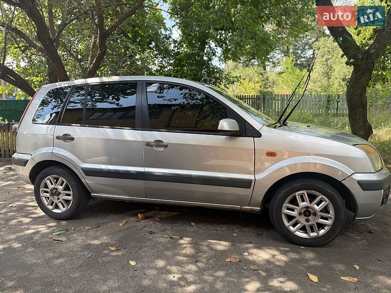 Хэтчбек Ford Fusion 2008 в Киеве
