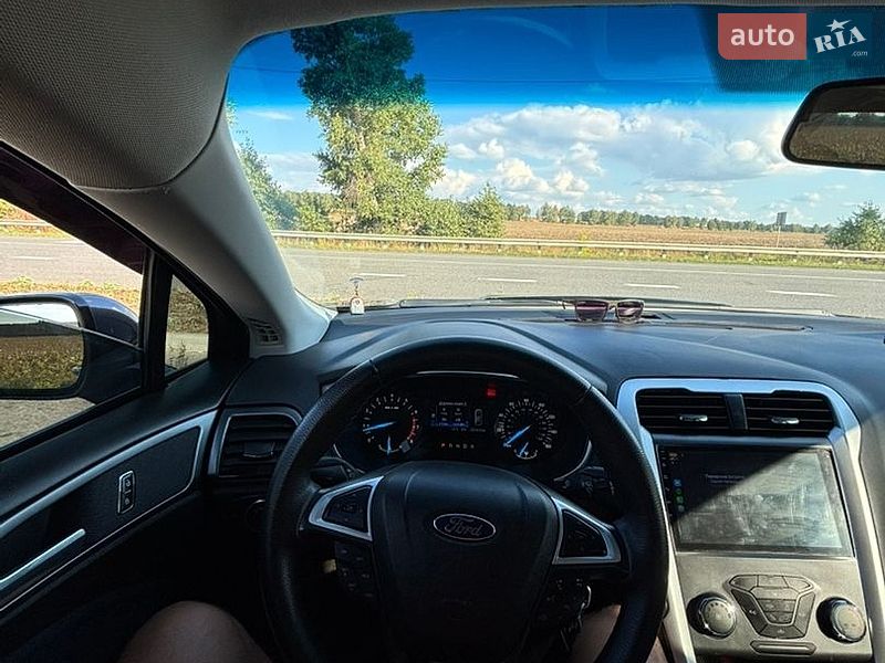 Седан Ford Fusion 2014 в Ромнах
