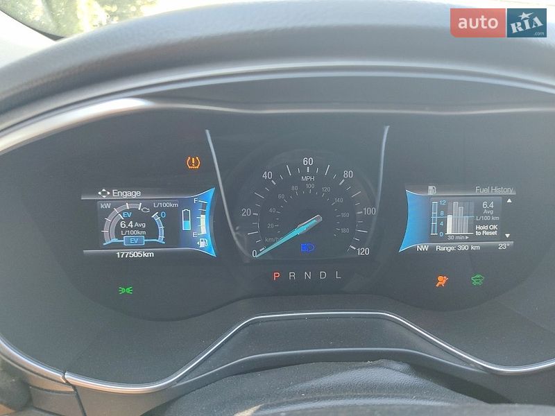 Седан Ford Fusion 2016 в Попельне