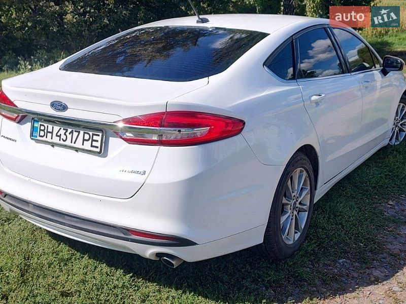 Седан Ford Fusion 2016 в Попельне