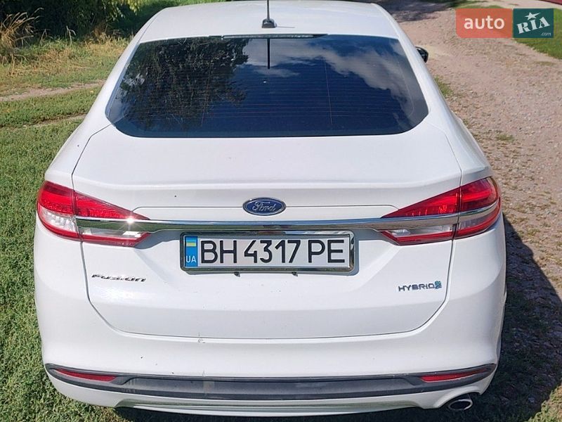 Седан Ford Fusion 2016 в Попельне