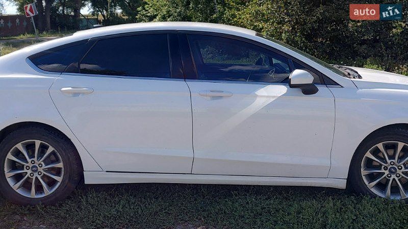 Седан Ford Fusion 2016 в Попельне