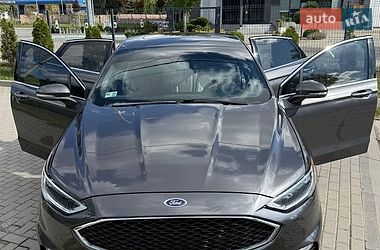 Седан Ford Fusion 2016 в Львові