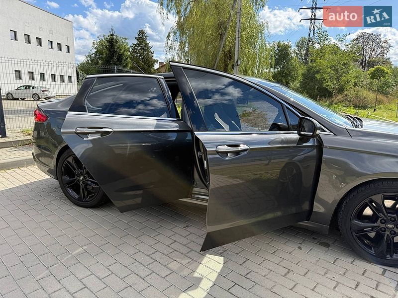 Седан Ford Fusion 2016 в Львові